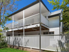 Blake Loft on Manning - 500 metres to two beaches